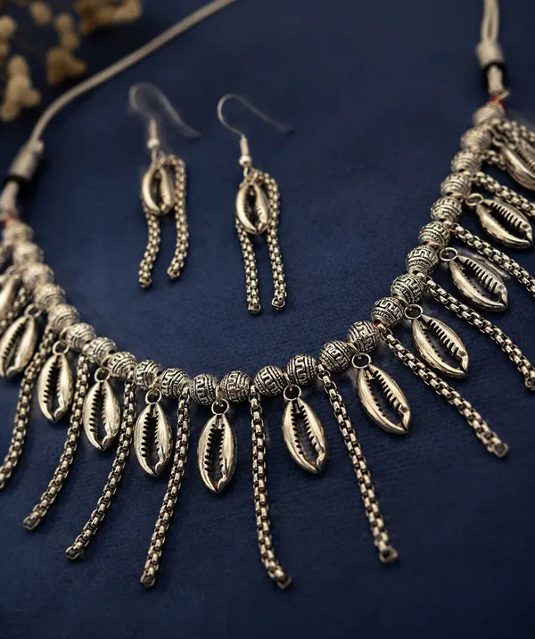 Shell_Charm_Statement_Necklace_&_Earrings_Set