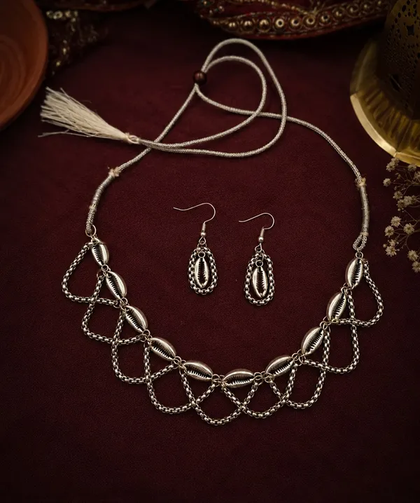 Silver_Shell_Charm_Necklace_&_Earrings_Set