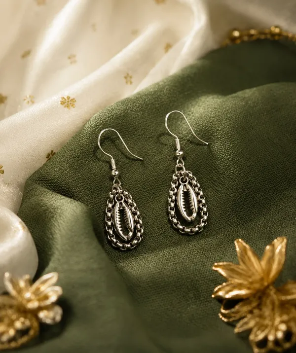 Silver_Shell_Charm_Necklace_&_Earrings_Set