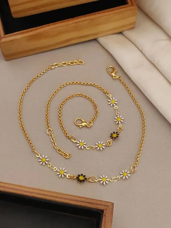 Gold_Brass_Daisy_Floral_Necklace_And_Bracelet_Set_For_Women