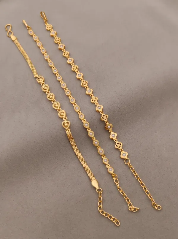 Gold_Brass_Alloy_Floral_Circular_Embellished_Bracelet_Set_For_Women