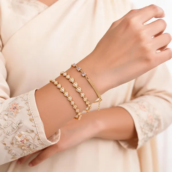 Gold_Brass_Alloy_Heart_Floral_Mesh_Bracelet_Set_For_Women