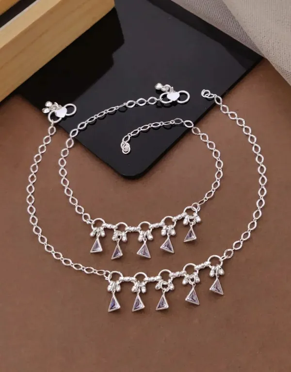 Silver_Brass_Triangular_Charm_Chain_Anklet_For_Women