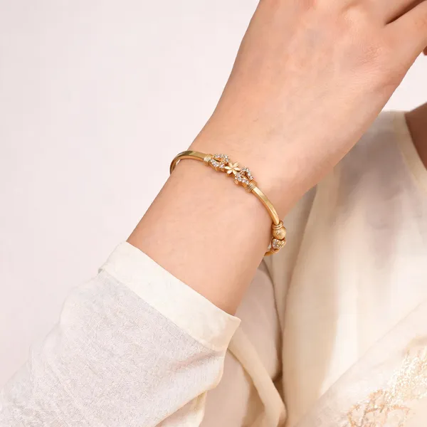 Gold_Brass_Gold_Plated_Floral_Stone_Bangle_For_Women
