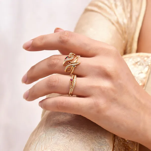 Gold_Tone_Multicolour_Stone_Embellished_Ring_Set_For_Women