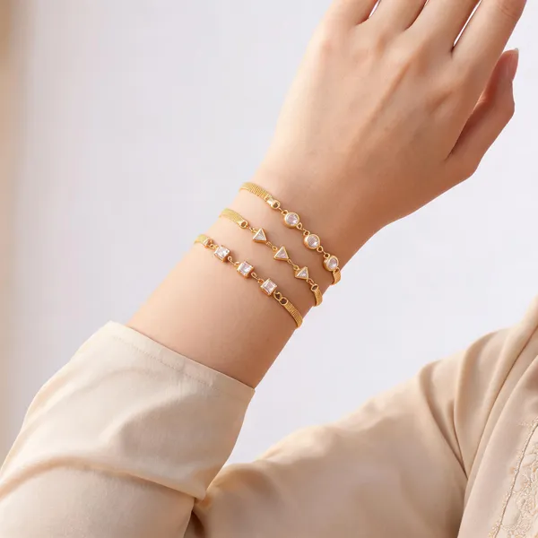 Gold_Brass_Gold_Plated_Geometric_Oval_Charm_Bracelet_Set_For_Women