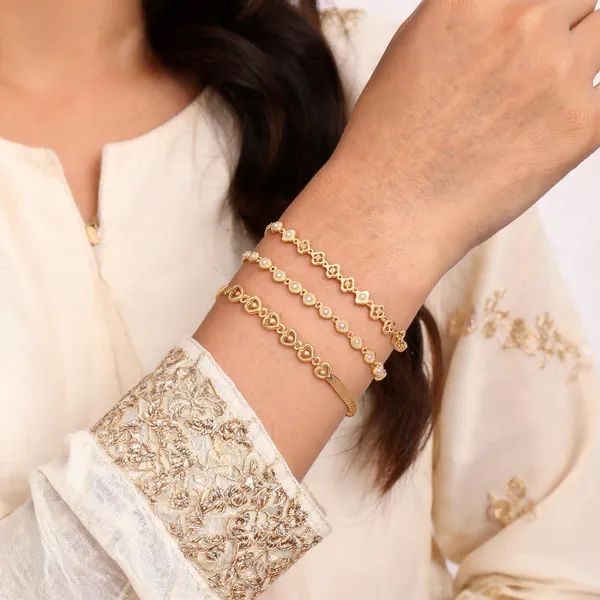 Gold_Brass_Alloy_Floral_Circular_Embellished_Bracelet_Set_For_Women
