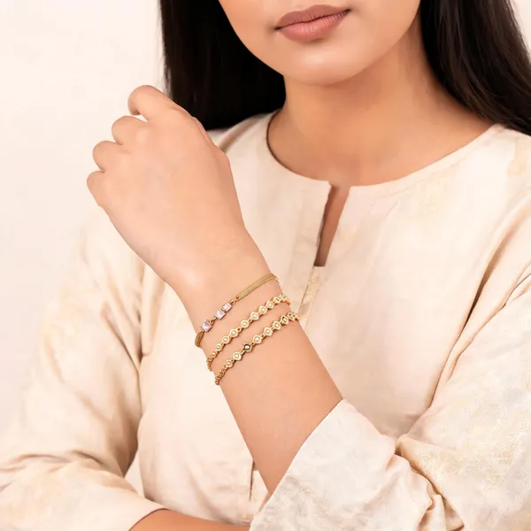 Gold_Brass_Alloy_Traditional_Chain_Bracelet_Set_For_Women