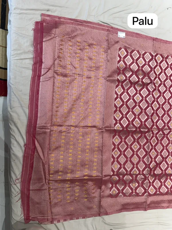 Maroon_Mix_Chiffon_Woven_Saree_With_Blouse_For_Women