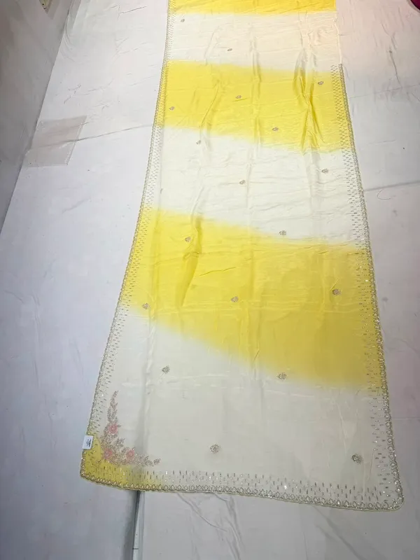 Yellow_White_Mix_Chiffon_Embellished_Saree_With_Blouse_For_Women