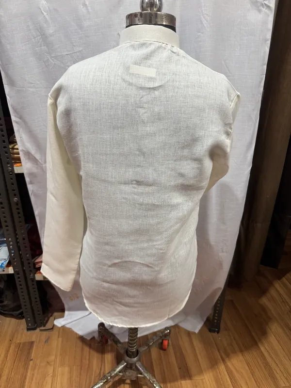 Off_White_Textured_Regular_Fit_Kurta_for_Men