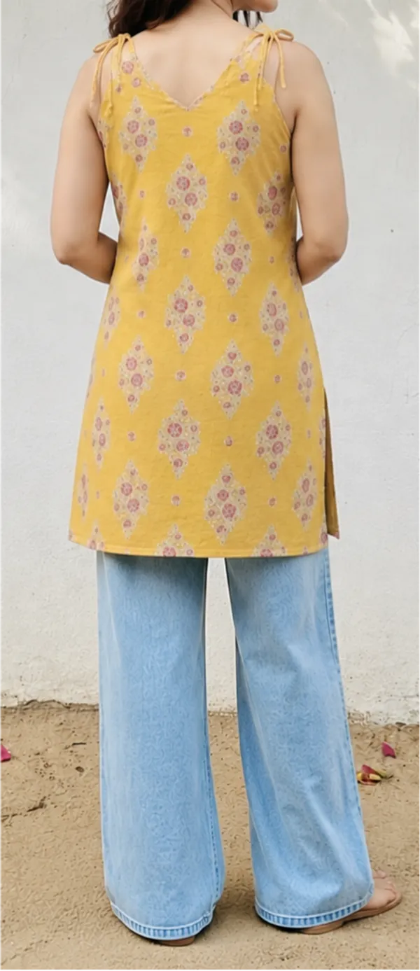 Yellow_Printed_Sleeveless_Tunic_Top_for_Women
