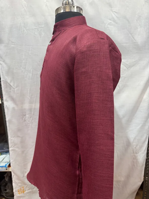 Maroon_Textured_Regular_Fit_Kurta_for_Men
