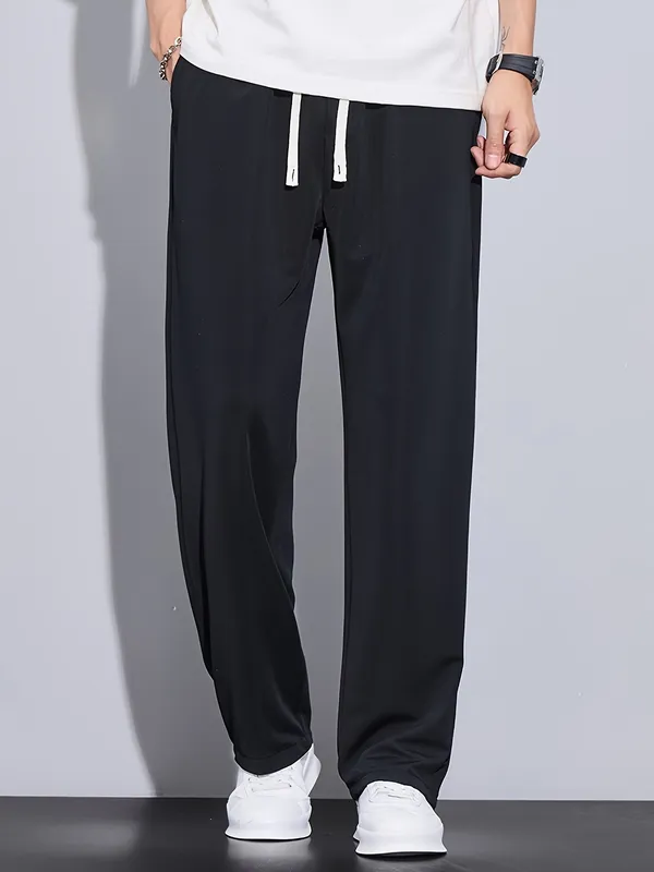 Black_Relaxed_Fit_Wide_Leg_Trousers_For_Men