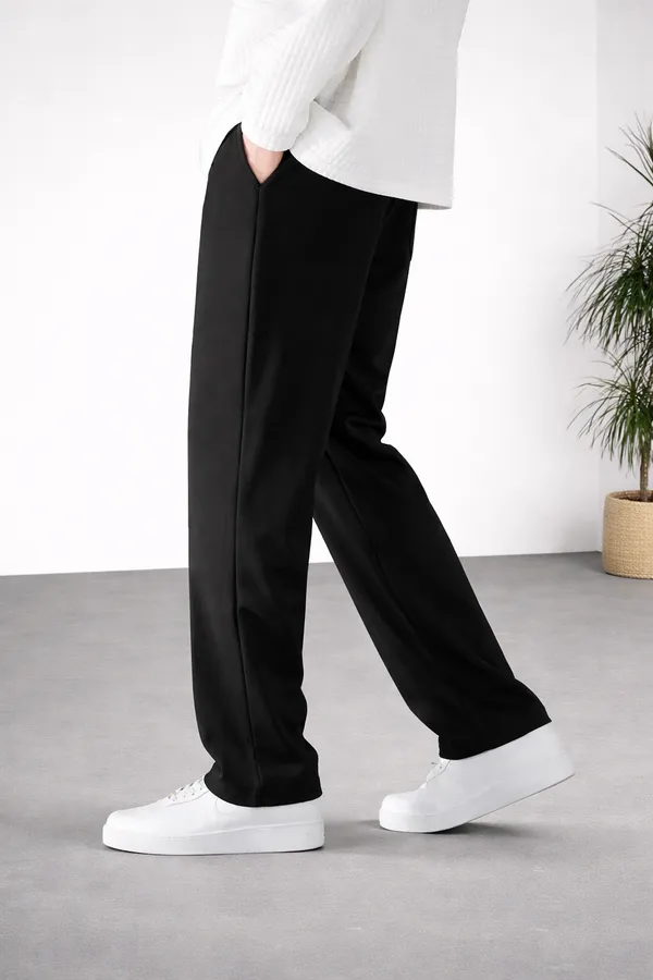 Black_Relaxed_Fit_Trousers_For_Men