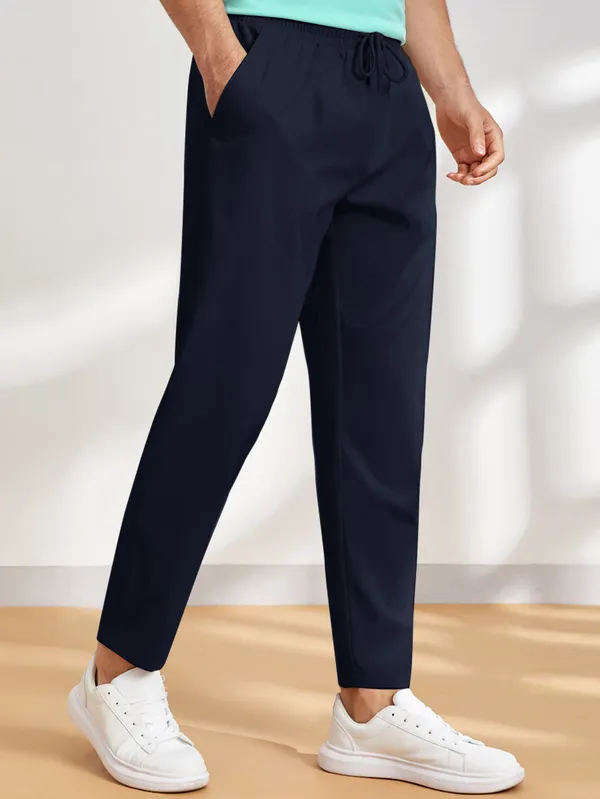 Black_Tapered_Fit_Trousers_For_Men