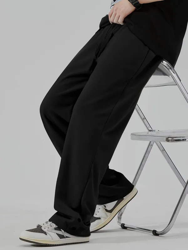 Black_Relaxed_Fit_Trousers_For_Men