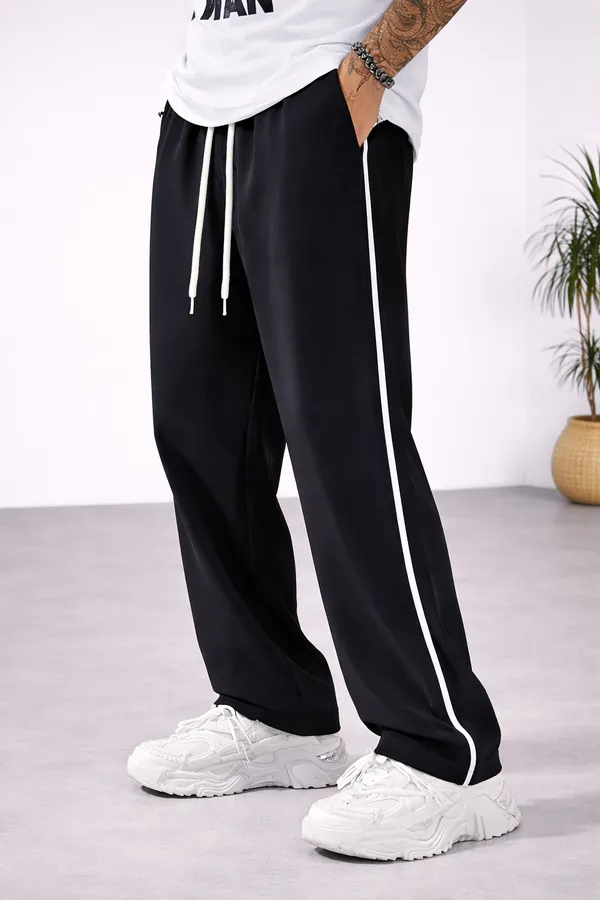 Black_Straight_Fit_Track_Pants_For_Men