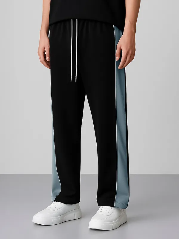 Black_Relaxed_Fit_Tracksuit_Set_For_Men