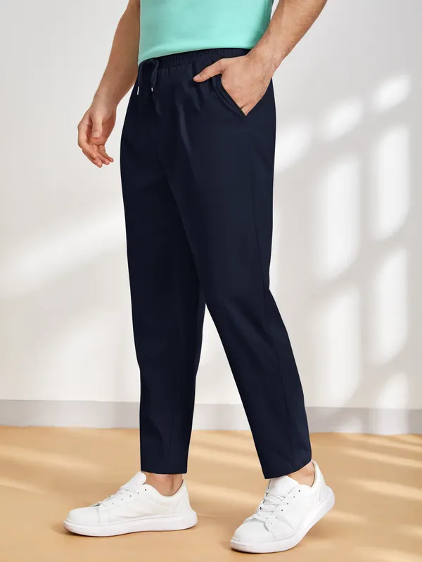 Black_Tapered_Fit_Trousers_For_Men