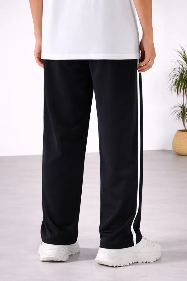 Black_Straight_Fit_Track_Pants_For_Men