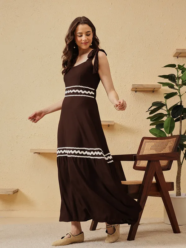 Brown_Sleeveless_Maxi_Dress_for_Women