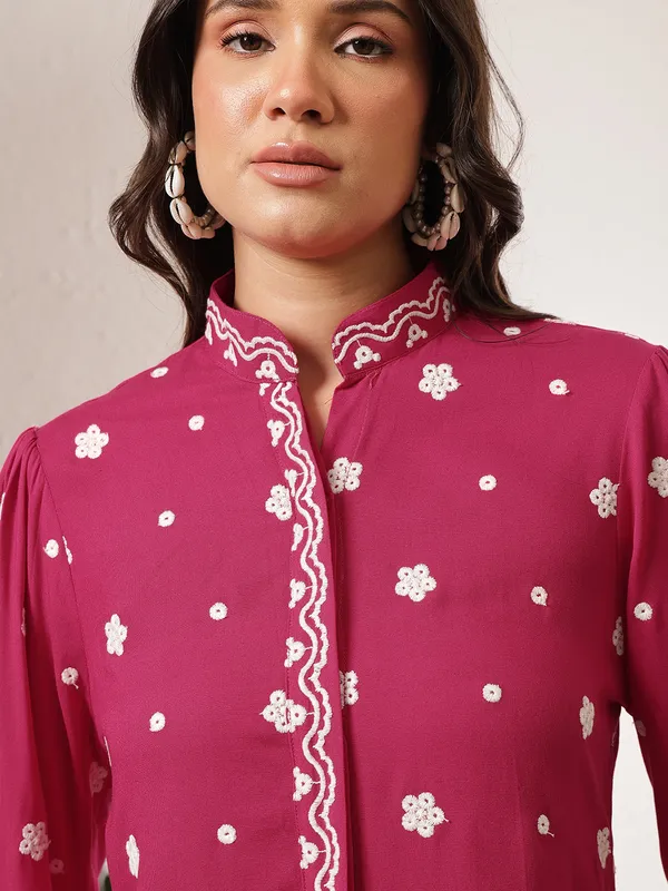 Magenta_Floral_Embroidered_Straight_Kurta_for_Women