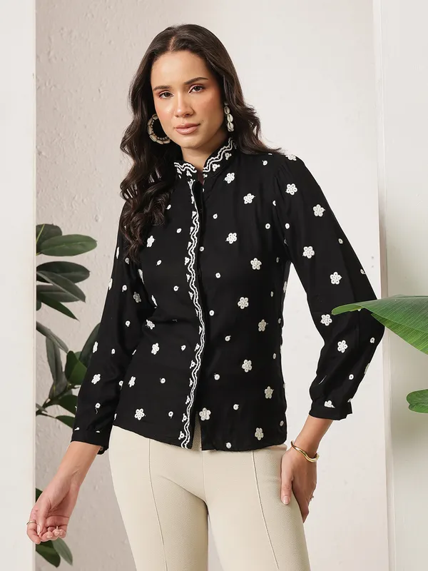 Black_Floral_Print_Regular_Fit_Shirt_for_Women