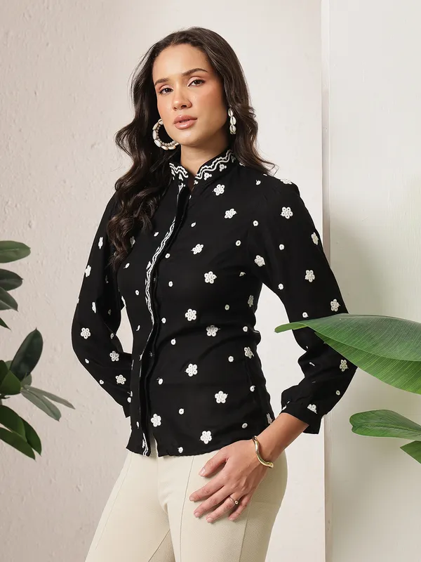 Black_Floral_Print_Regular_Fit_Shirt_for_Women