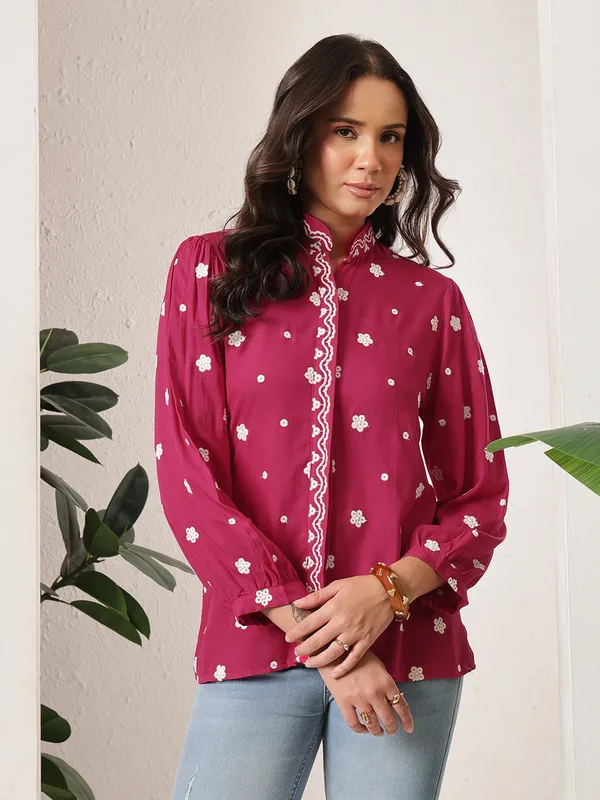 Magenta_Floral_Embroidered_Straight_Kurta_for_Women