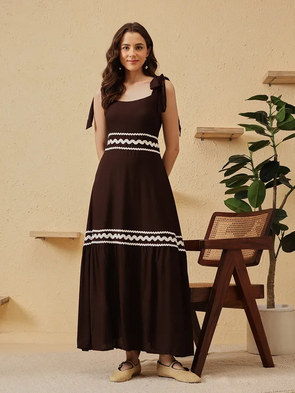 Brown_Sleeveless_Maxi_Dress_for_Women