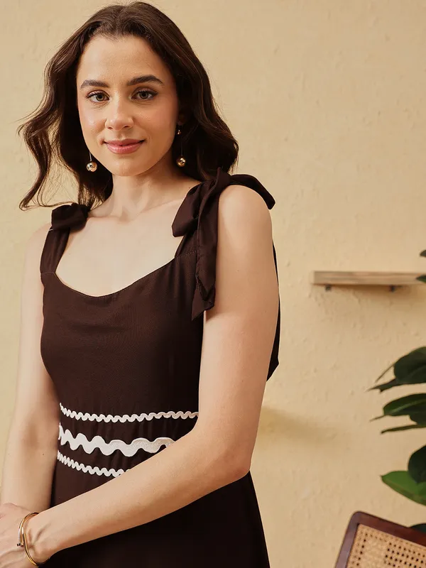 Brown_Sleeveless_Maxi_Dress_for_Women