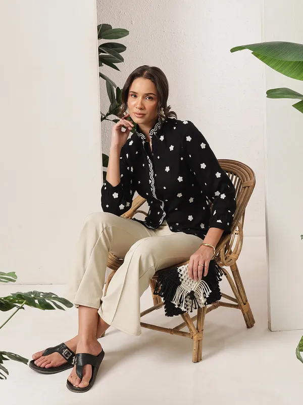 Black_Floral_Print_Regular_Fit_Shirt_for_Women