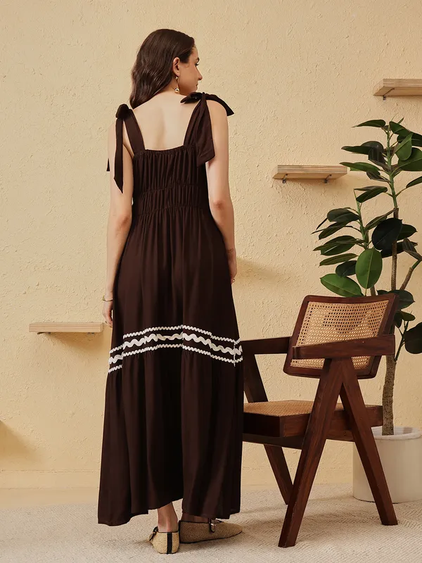 Brown_Sleeveless_Maxi_Dress_for_Women