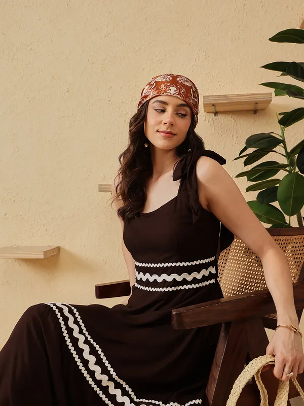 Brown_Sleeveless_Maxi_Dress_for_Women