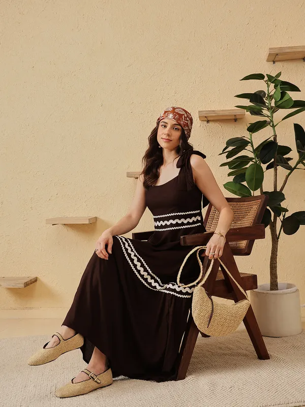 Brown_Sleeveless_Maxi_Dress_for_Women