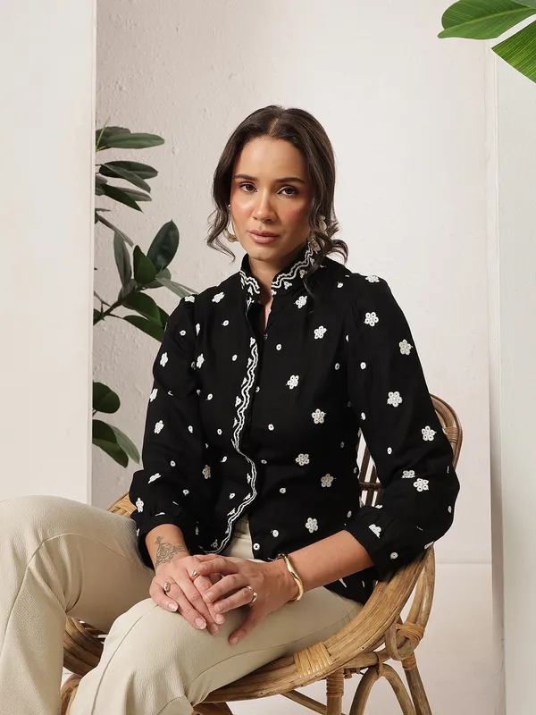 Black_Floral_Print_Regular_Fit_Shirt_for_Women