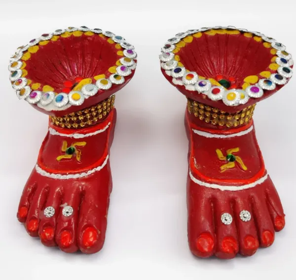 Mata_Laxmi_Charan_Paduka_With_Diya