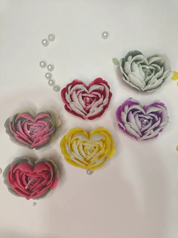 Trending_Rose_Heart_Candle_With_Multiple_Aroma_Candle