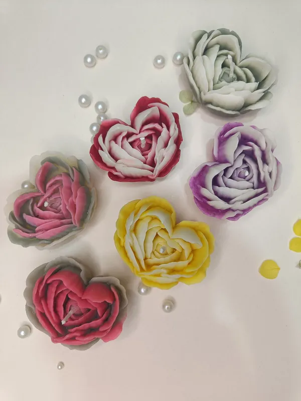 Trending_Rose_Heart_Candle_With_Multiple_Aroma_Candle