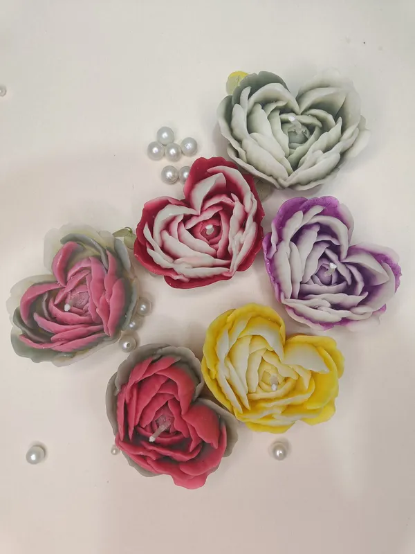 Trending_Rose_Heart_Candle_With_Multiple_Aroma_Candle