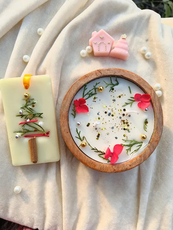 Combo_Of_Two_Christmas_Based_Candle_Rose_Aroma_And_Wax_Sachet_Jasmine_Aroma_Candle