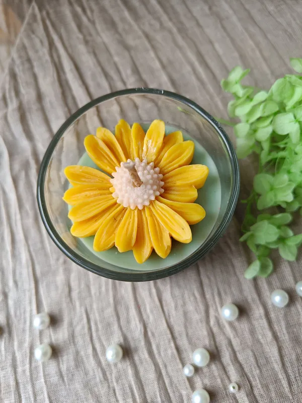 Daisy_Flower_Yellow_Candle_Champa_Aroma_Candle