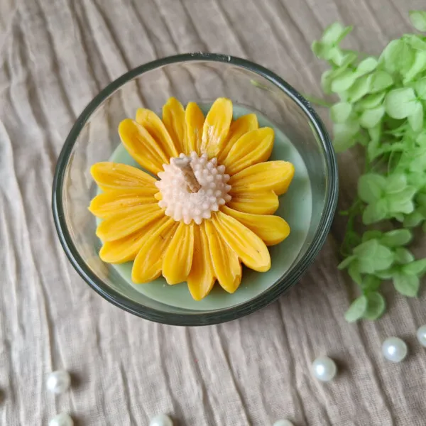 Daisy_Flower_Yellow_Candle_Champa_Aroma_Candle