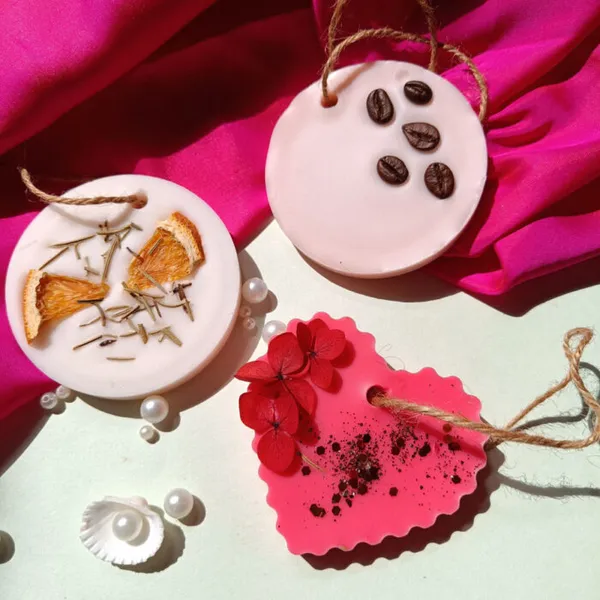 Scented_Wax_Sachet_For_Wardrobe_Fresheners_For_Clothes_Set_Of_3_Candle