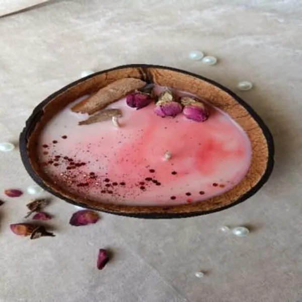 Coconut_Shell_Candle_With_Sandalwood_Aroma_Candle