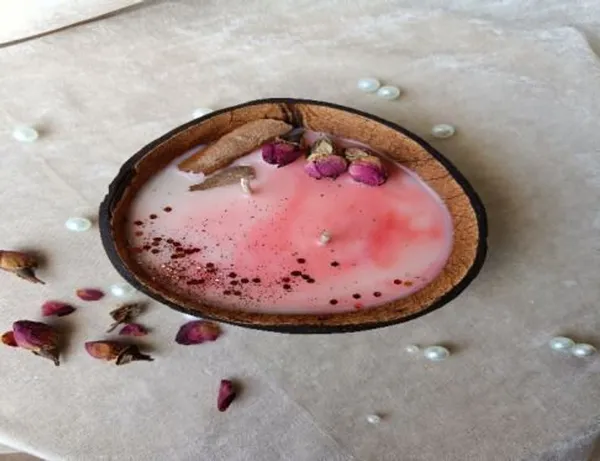 Coconut_Shell_Candle_With_Sandalwood_Aroma_Candle