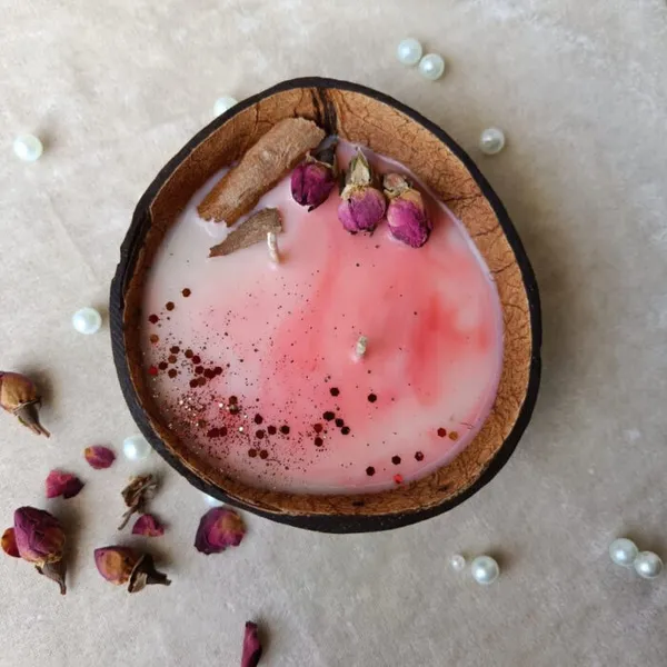 Coconut_Shell_Candle_With_Sandalwood_Aroma_Candle