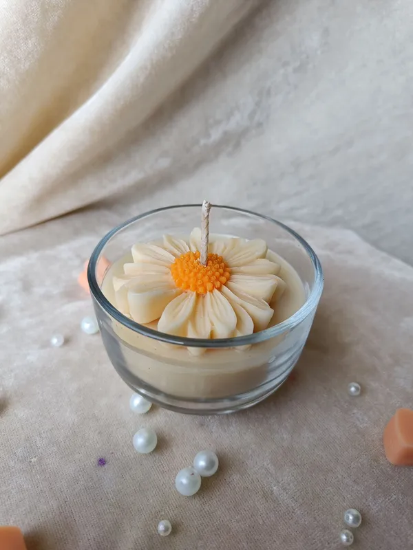 Daisy_Flower_With_Champa_Aroma_Candle