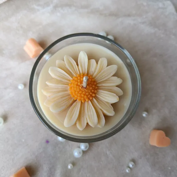 Daisy_Flower_With_Champa_Aroma_Candle
